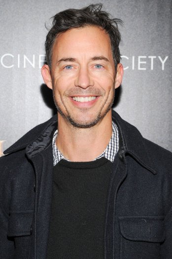 How tall is Tom Cavanagh?